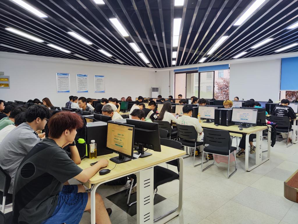 軟件工程專業(yè)成功舉辦2023-2024學(xué)年實(shí)習(xí)實(shí)訓(xùn)活動